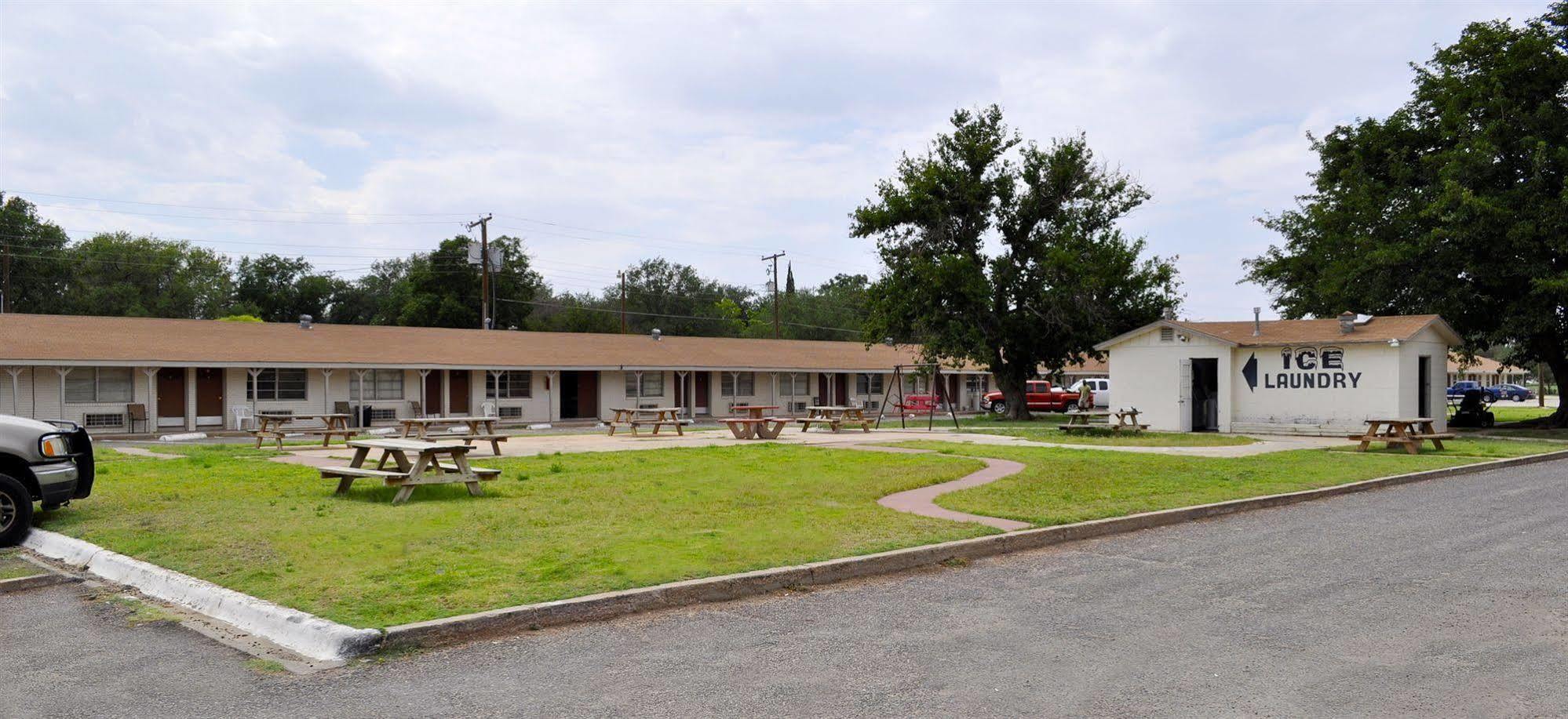 Andrews Motor Inn Exterior foto